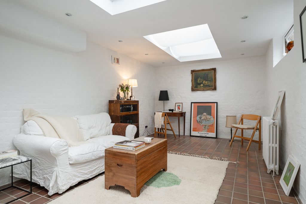 Property photo 2 of 23 111A-Mortimer-Road-11.Jpg