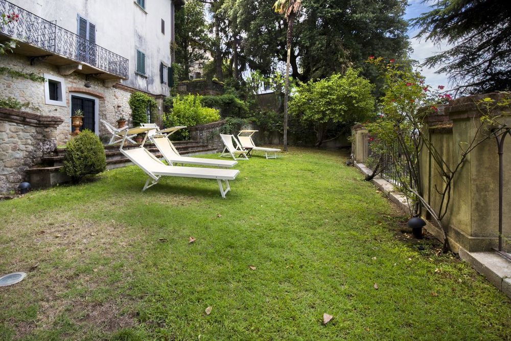 Property photo 2 of 40
