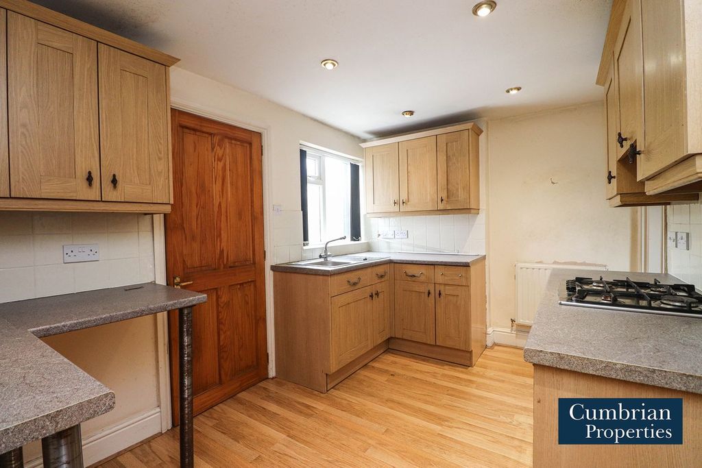 Property photo 2 of 12 Kitchen