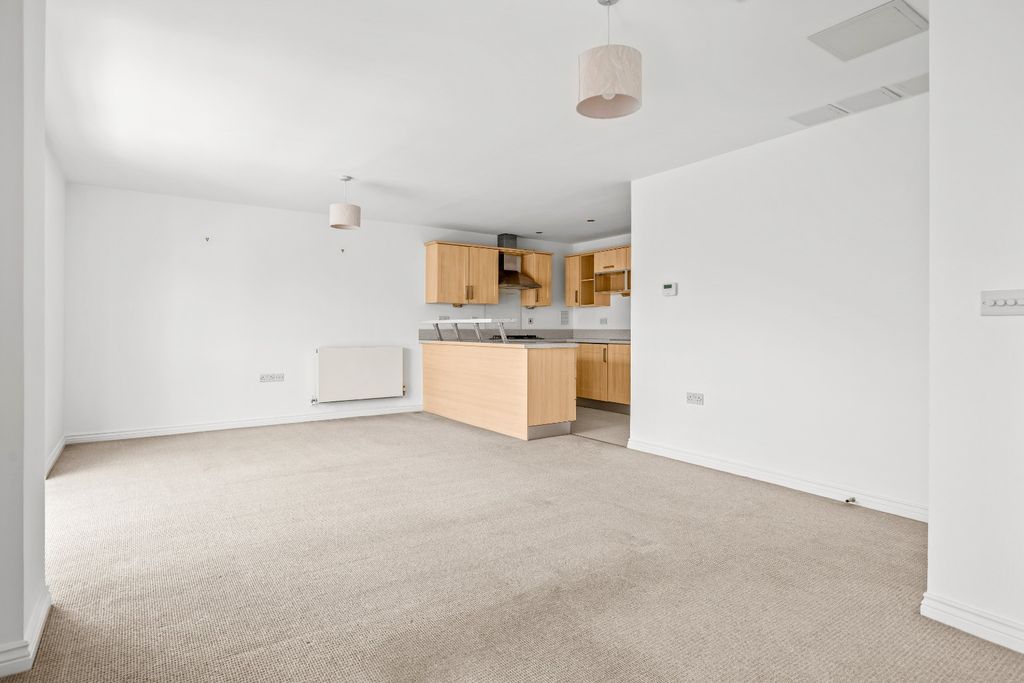 Property photo 3 of 18 4308396