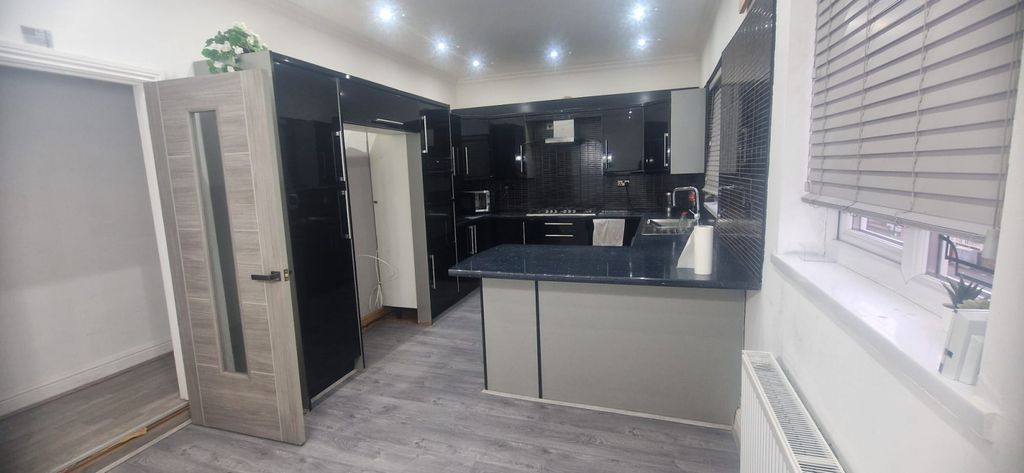 Property photo 2 of 8 Gallery