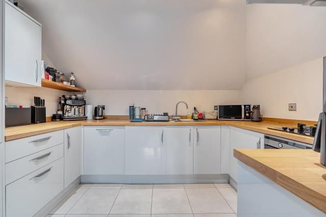 Property photo 3 of 21 Kitchen
