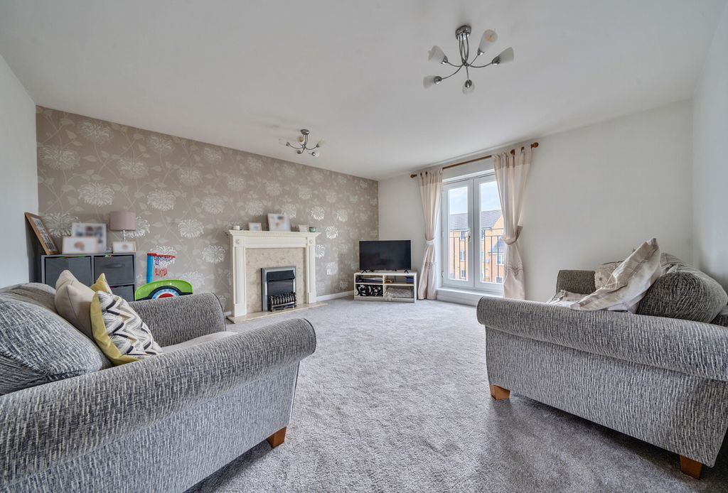 Property photo 2 of 14 1464893-11-6A0Dda...