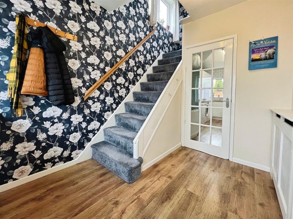 Property photo 2 of 26 Entrance Hall