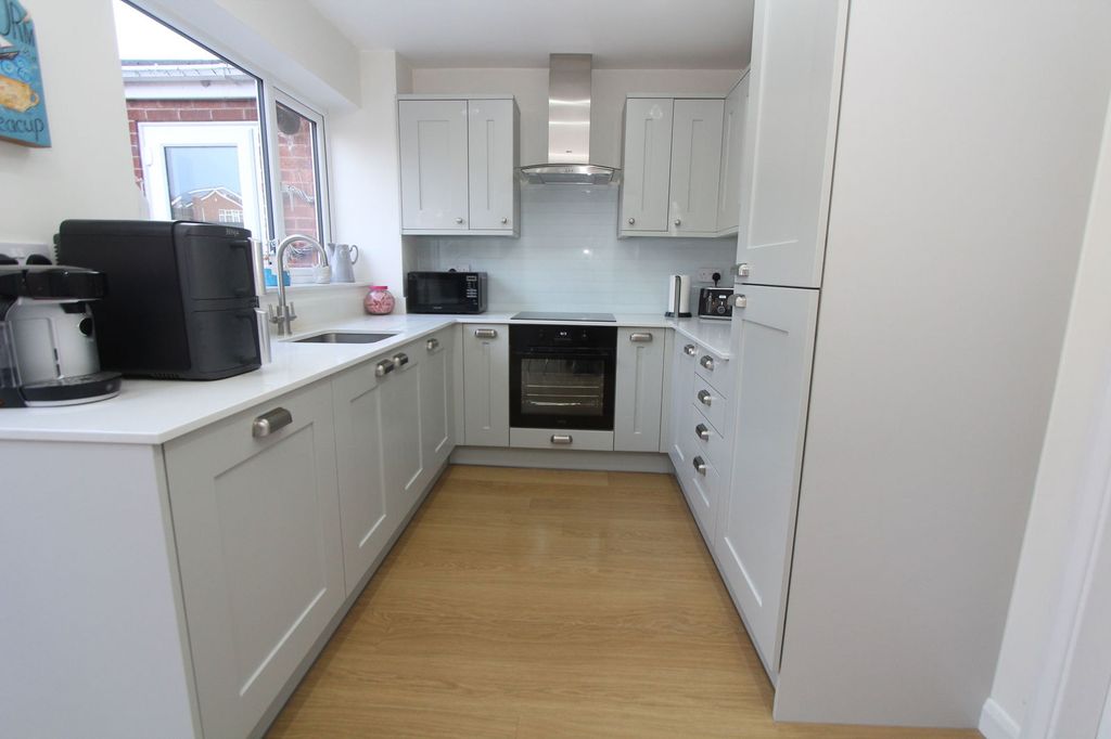 Property photo 3 of 34