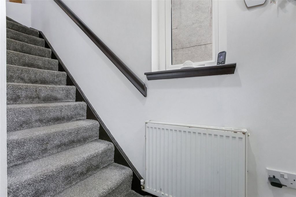 Property photo 1 of 21 Entrance Hall