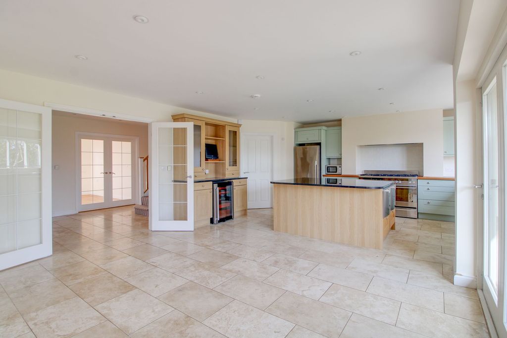 Property photo 2 of 36