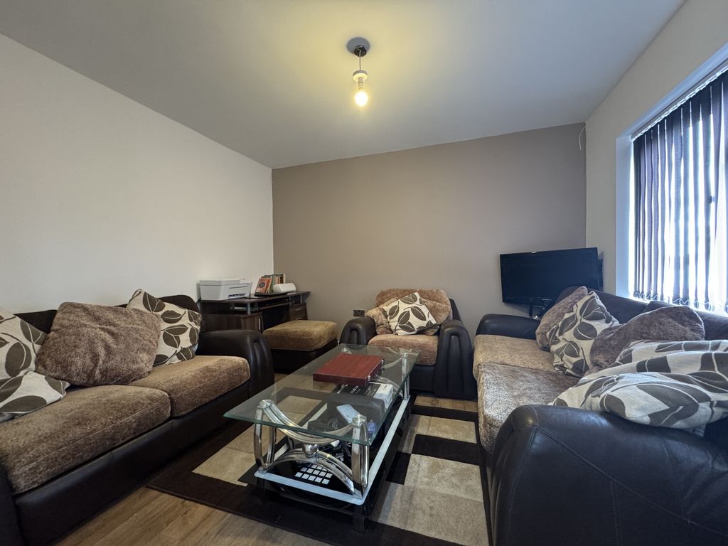 Property photo 3 of 16 Sitting Room