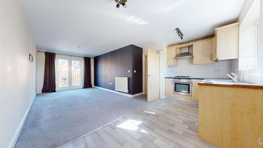 Property photo 2 of 15 Lowther Crescent Kitchen/Living Room