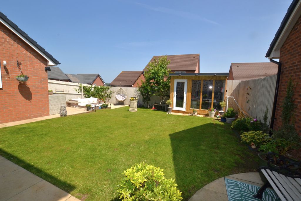 Property photo 1 of 32