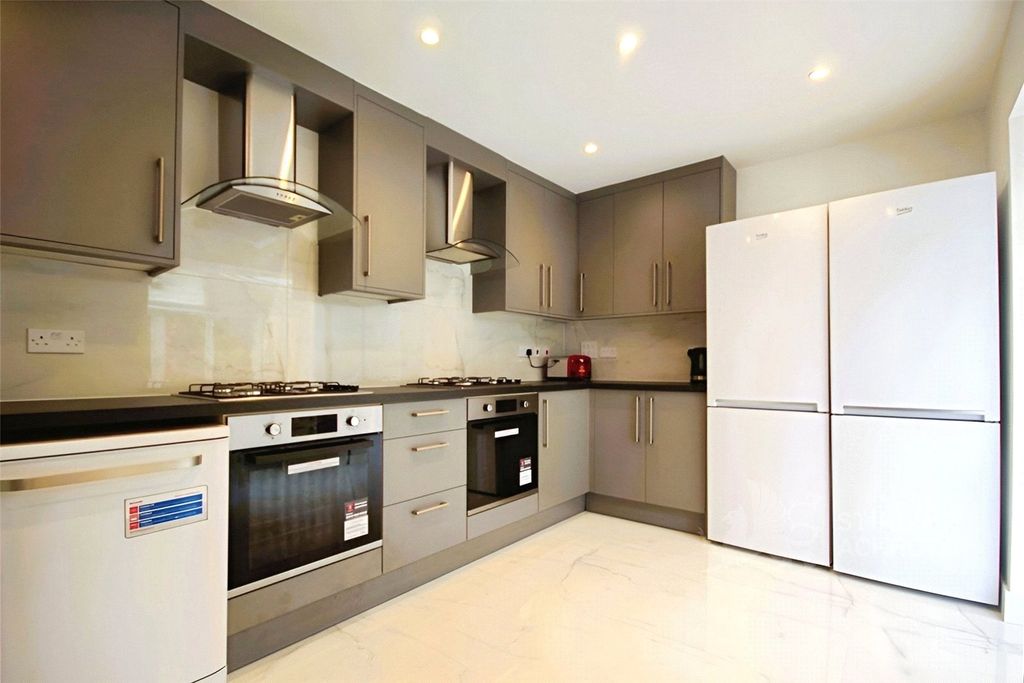 Property photo 2 of 8 Kitchen