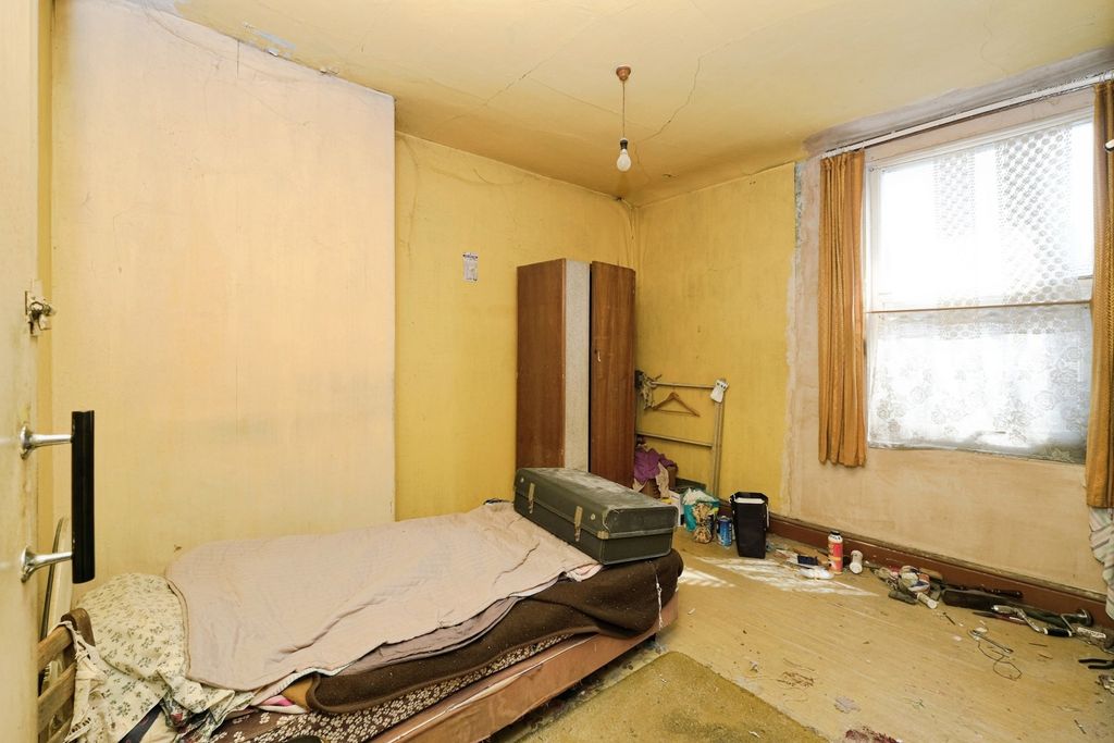 Property photo 3 of 11 Pbox-Img.Jpg