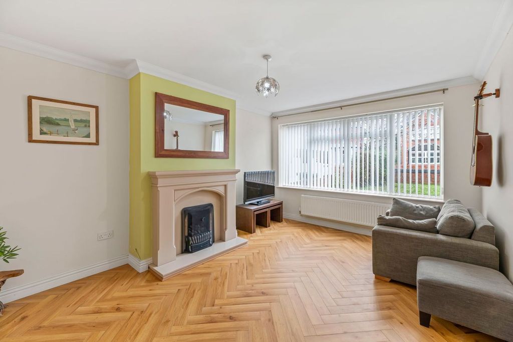 Property photo 2 of 22 Lounge