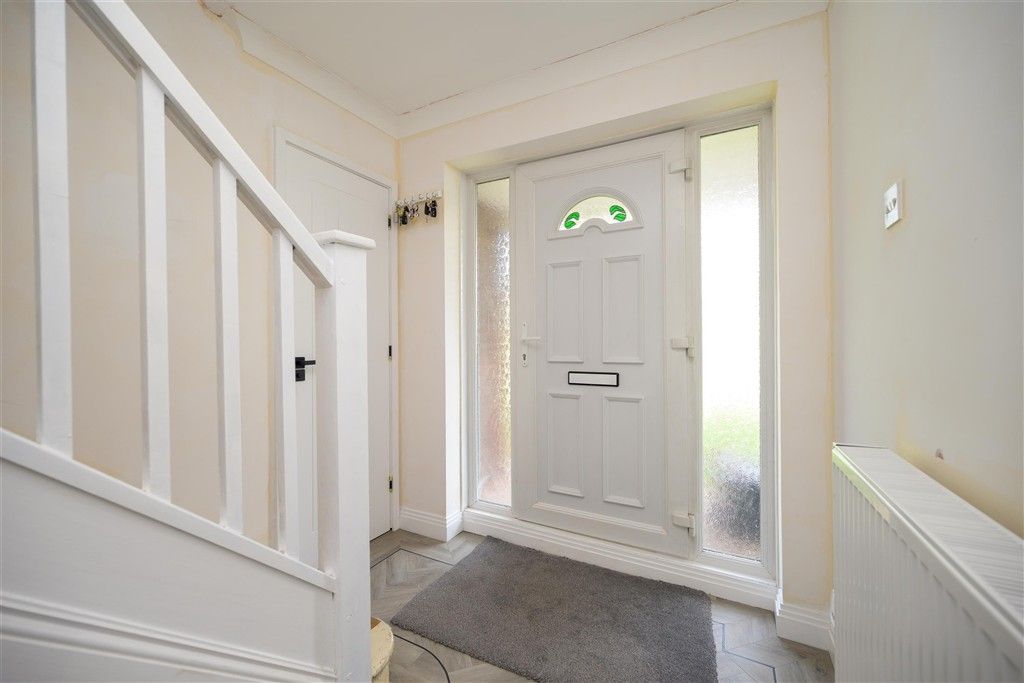 Property photo 3 of 15 Entrance Hall*