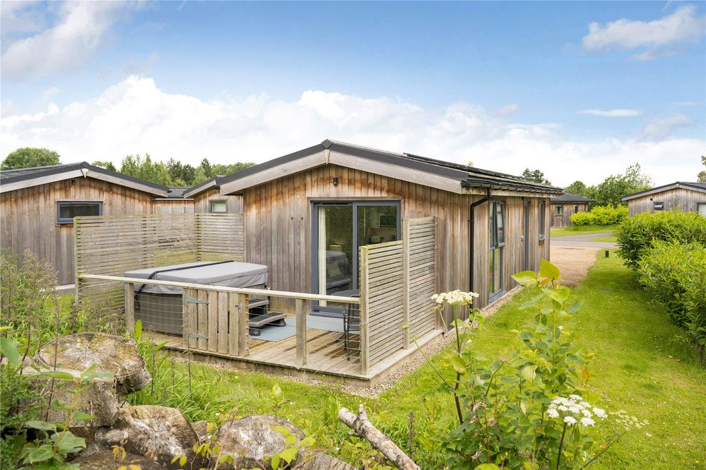 Property photo 1 of 17 Cedar Retreats