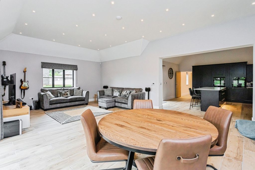 Property photo 2 of 21 Photo