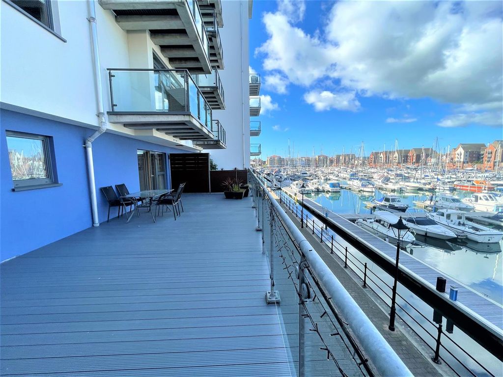 Property photo 2 of 18