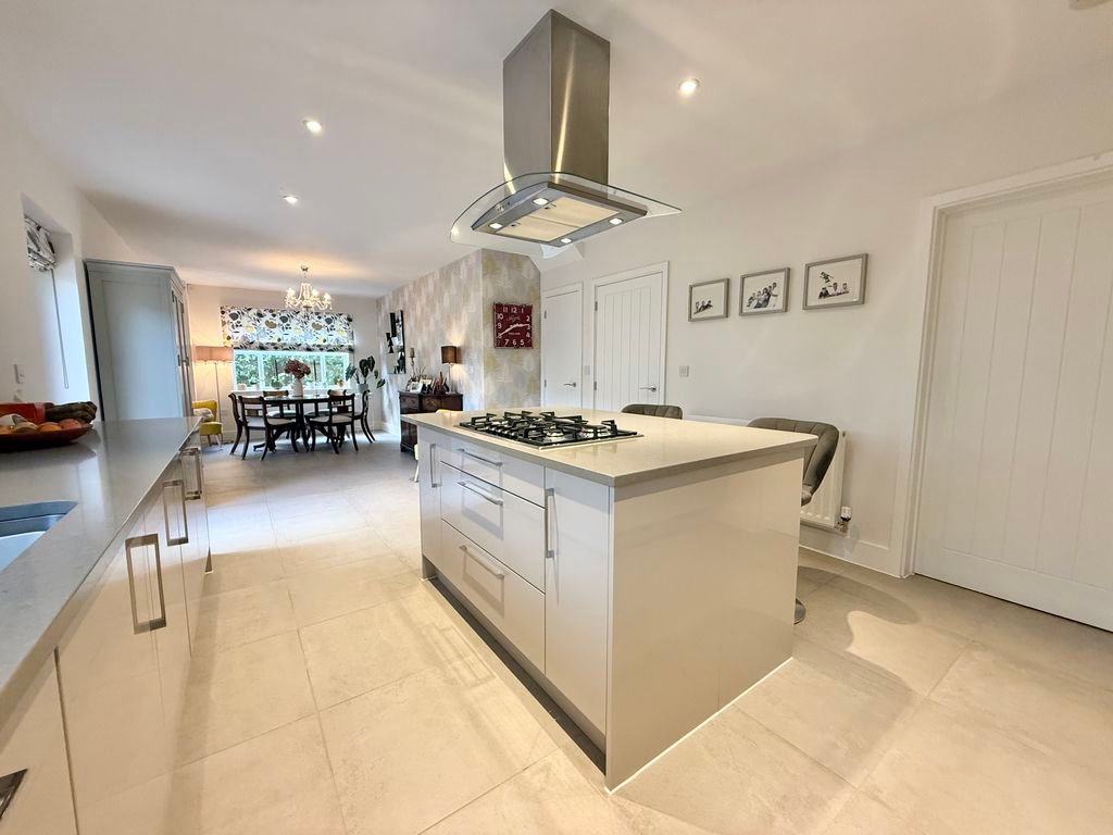Property photo 3 of 27 Kitchen