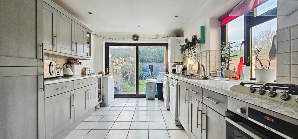 Property photo 1 of 6 Kitchen