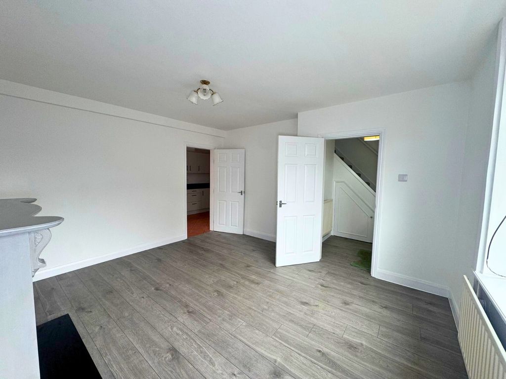 Property photo 2 of 16 Gallery