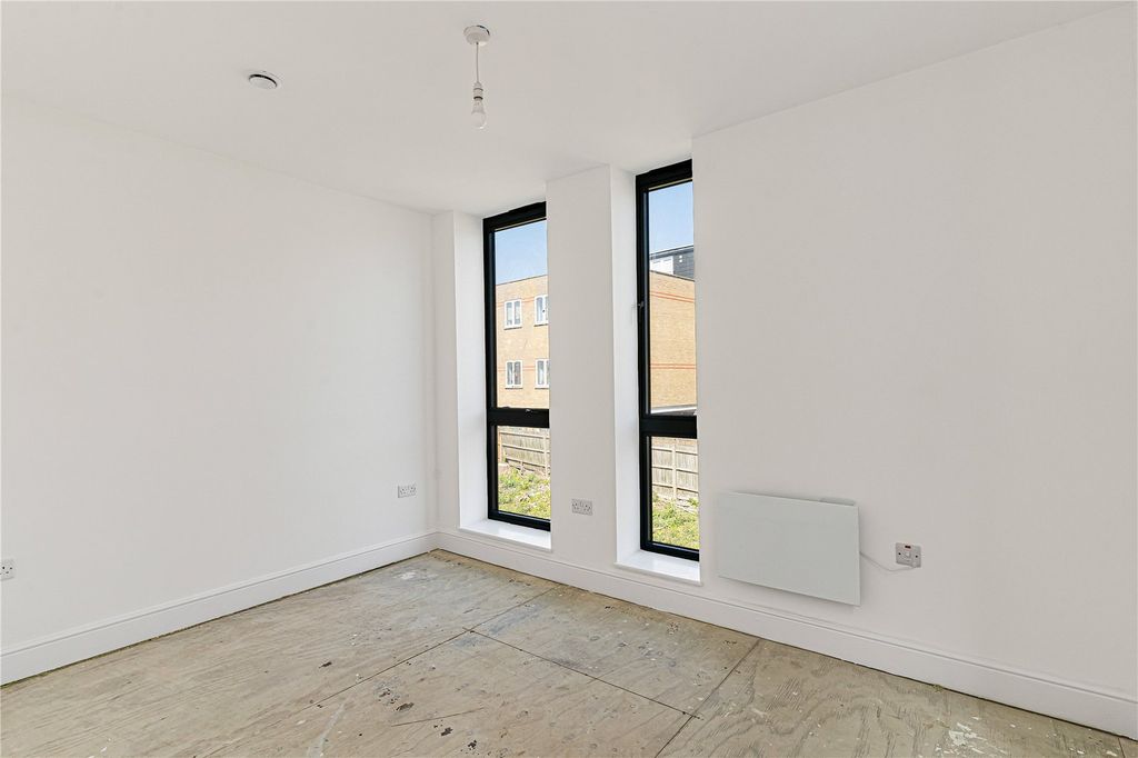 Property photo 1 of 25 Bedroom