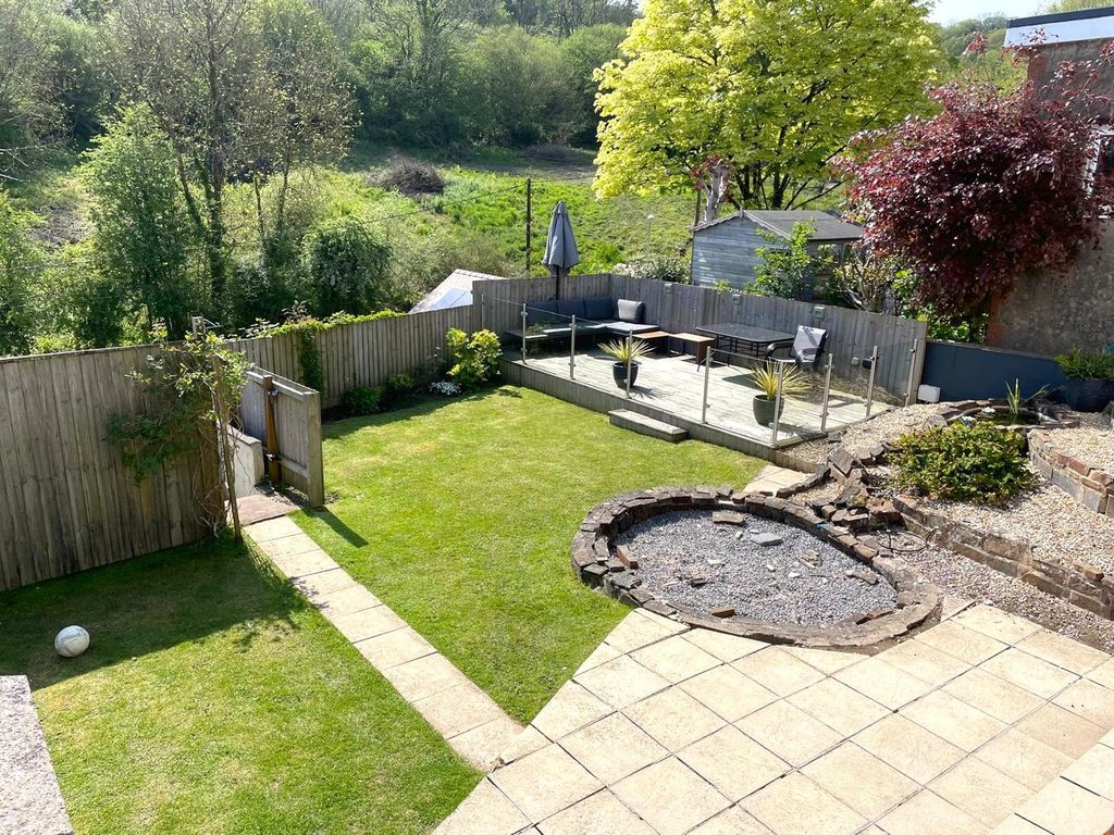 Property photo 2 of 28