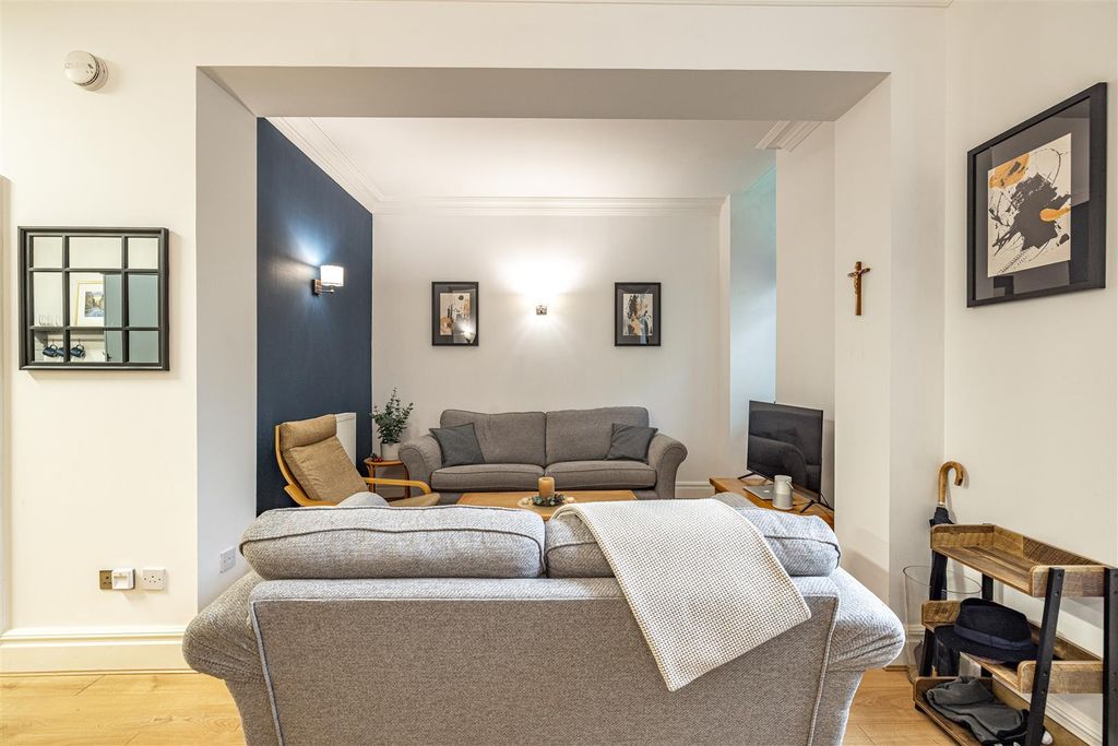 Property photo 2 of 18 92 Dingleton Apartments Melrose 04.Jpg