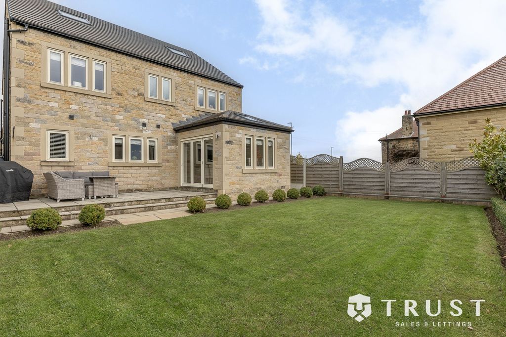 Property photo 2 of 25