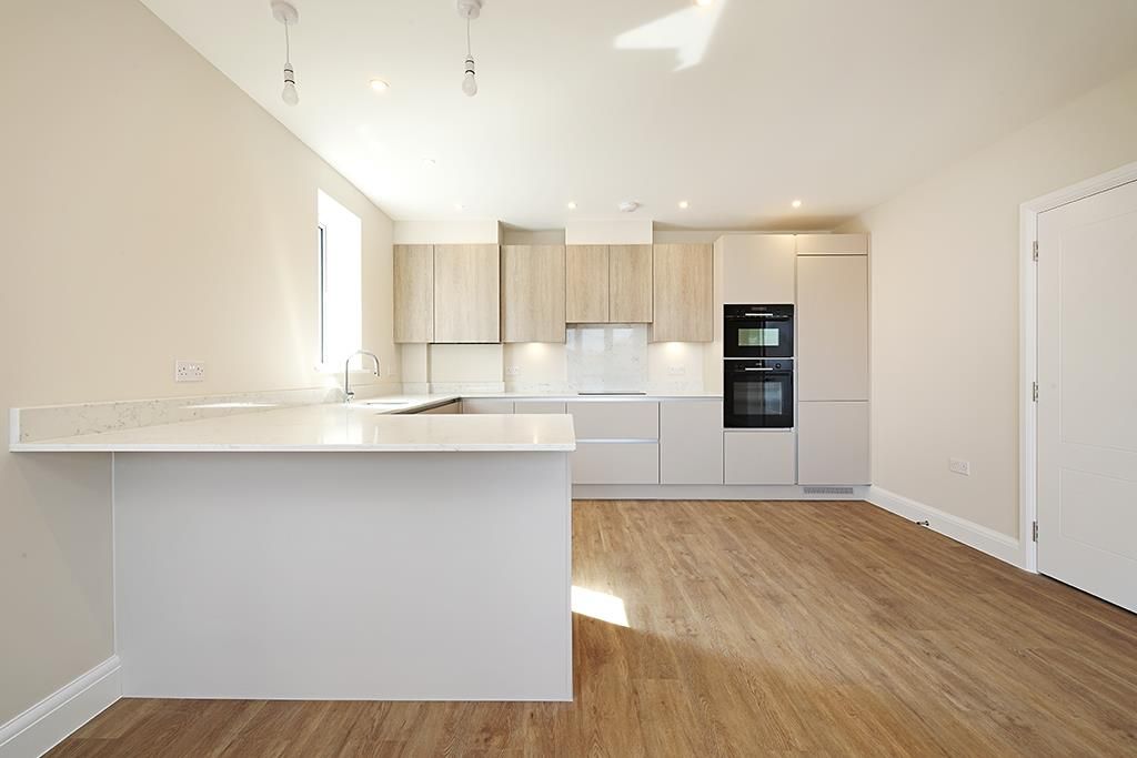 Property photo 2 of 10 1-Cobhamrd-Apt-4-Kitchen-7689.Jpg