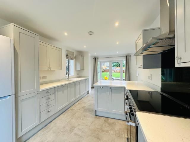Property photo 2 of 11 Kitchen