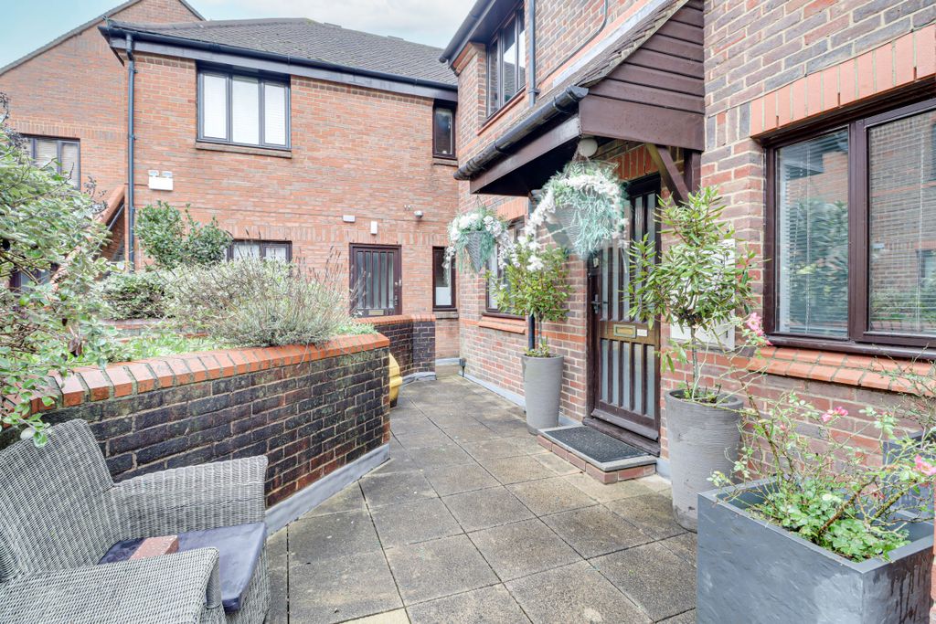 Property photo 1 of 8 Img1175Img1177