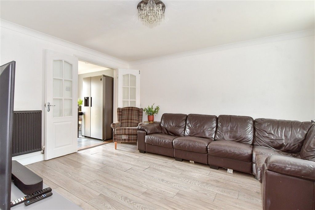 Property photo 3 of 10 Lounge