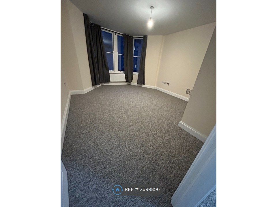 Property photo 3 of 6 Living Room