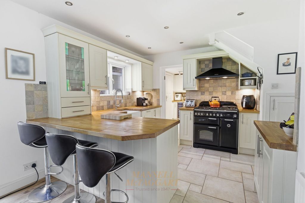 Property photo 3 of 29