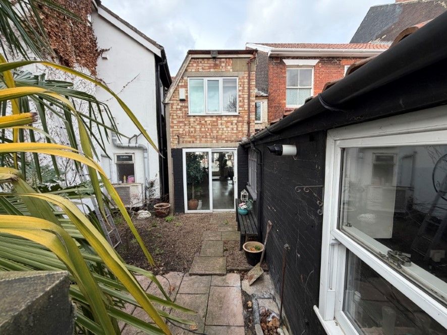 Property photo 2 of 20