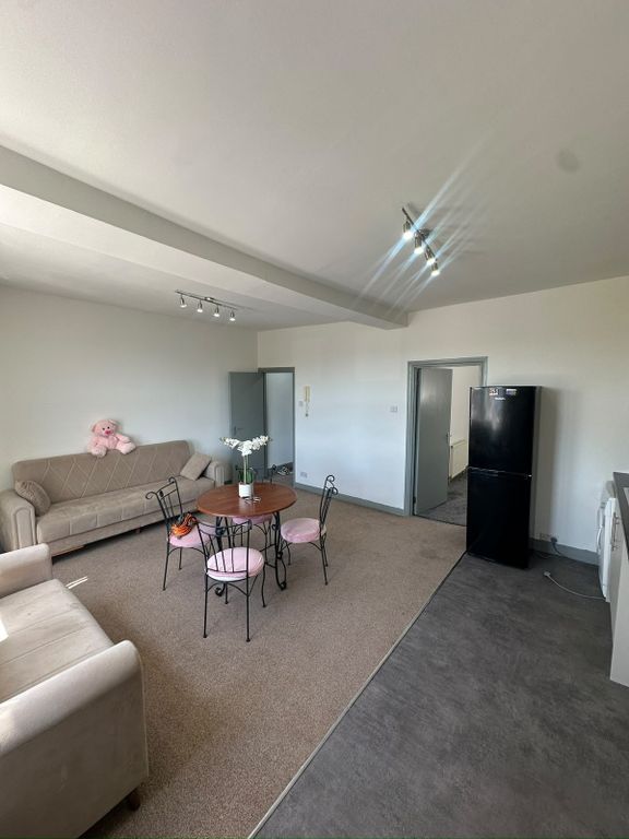 Property photo 3 of 7