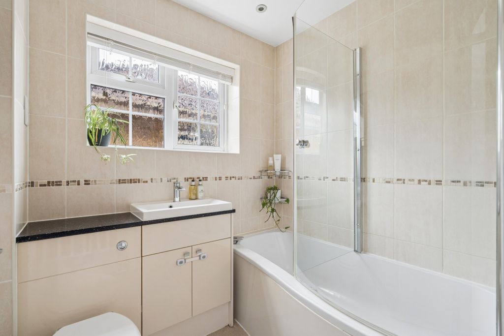 Additional image 8 of 4 bed detached house for salePineapple Road, Amersham HP7