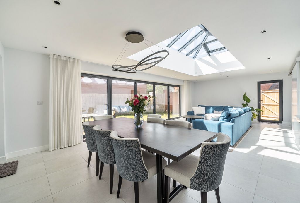 Property photo 3 of 20 1463138-3-6A106B5...