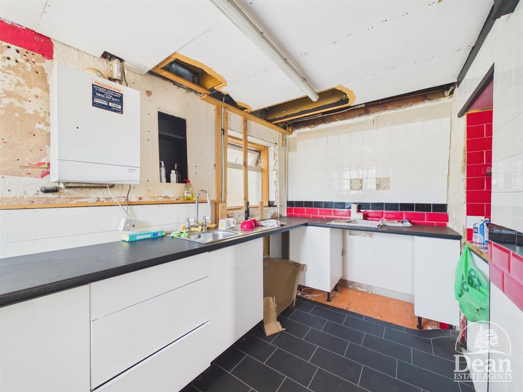 Property photo 3 of 16 Kitchen