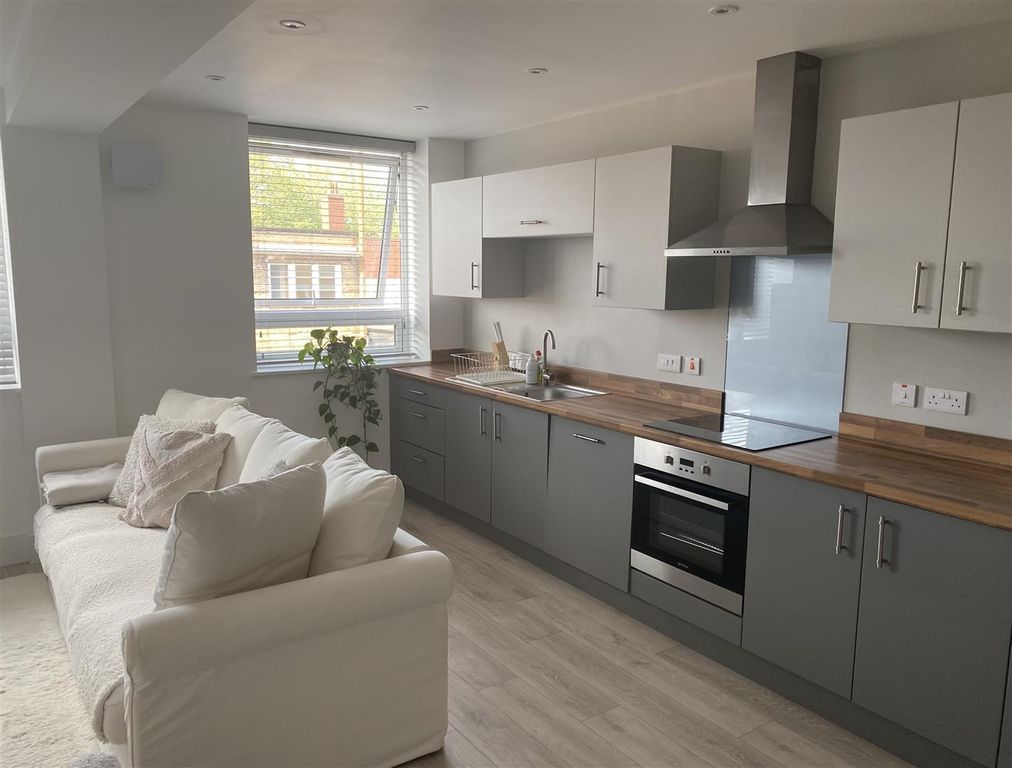 Property photo 1 of 7 Kitchen.Jpg