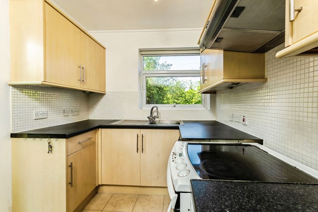 Property photo 2 of 16 Kitchen