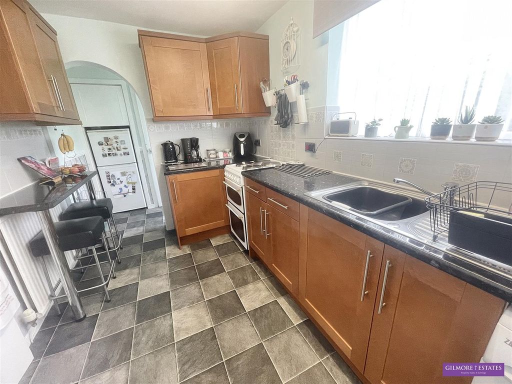 Property photo 3 of 12 Kitchen