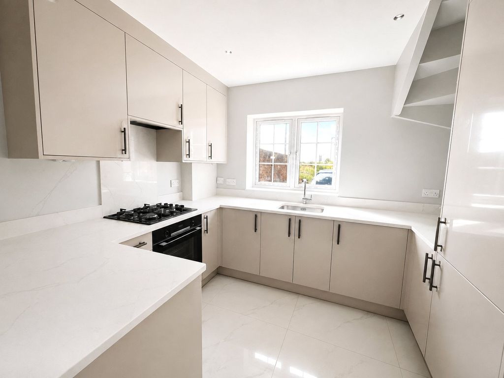 Property photo 2 of 8 Kitchen
