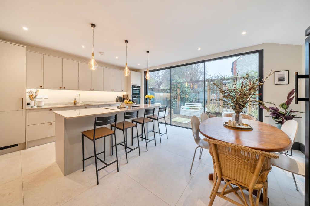 Property photo 1 of 11 Picture No. 16