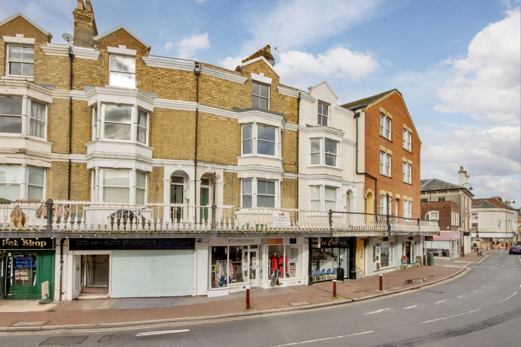 Property photo 1 of 6 1 Bed Unfurnished Flat