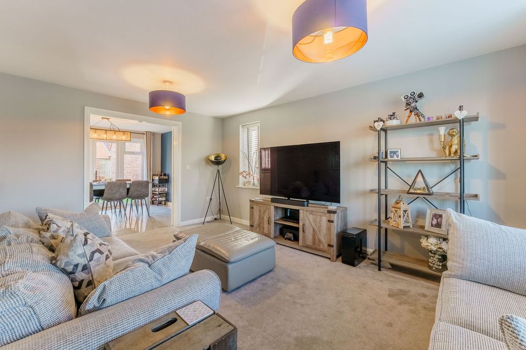 Property photo 3 of 28