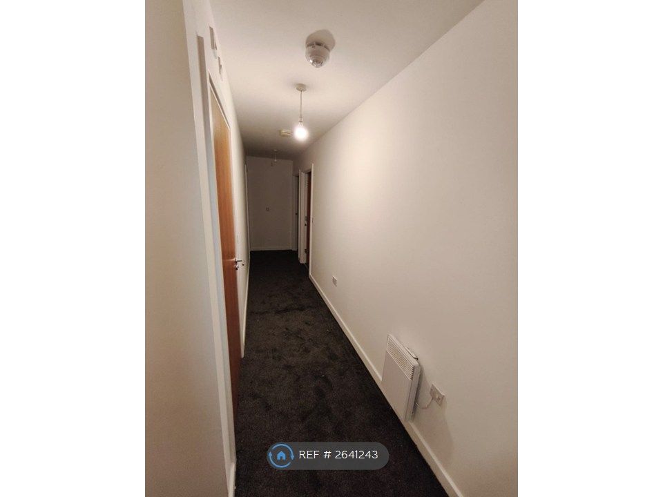 Property photo 2 of 9 Hallway