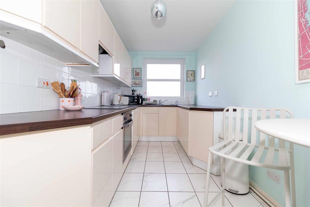 Property photo 2 of 18 Seabright-04.Jpg