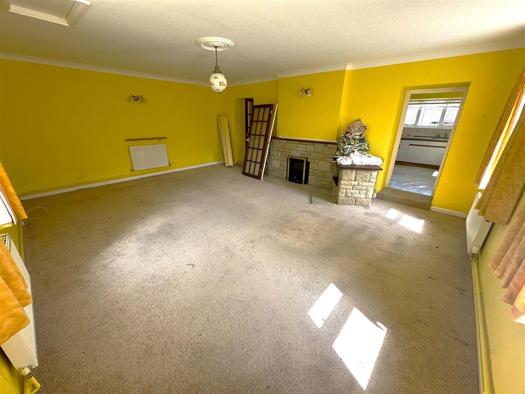 Property photo 3 of 13 Sitting Room