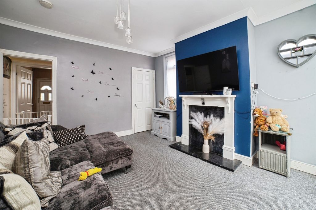 Property photo 2 of 17
